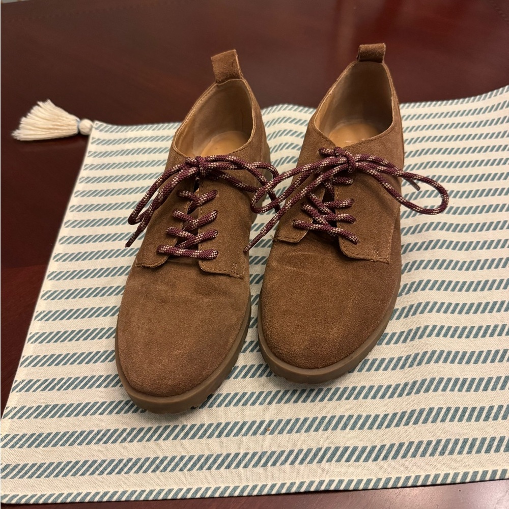 Crown Vintage Brown Flats with Suede Finish
